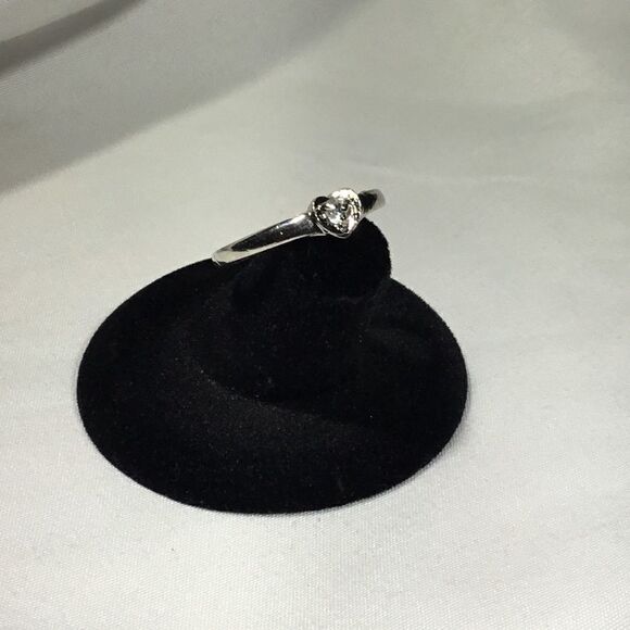 Simple Heart Setting Fashion Ring (G2) - Picture 2 of 10